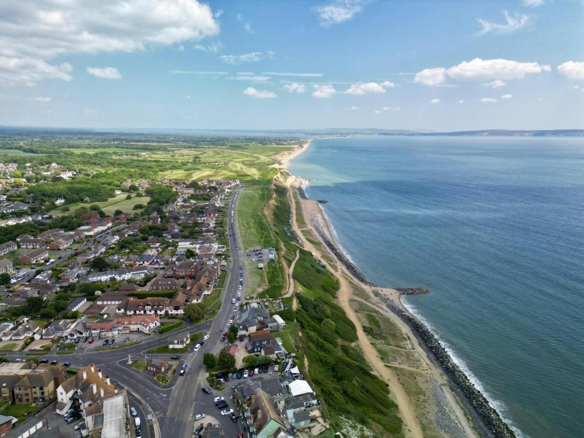 3Thedome - Luxury Ground Floor Apartment Opposite The Beach, Barton On Sea Bagian luar foto