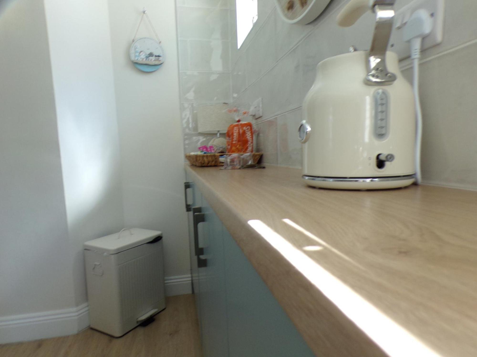3Thedome - Luxury Ground Floor Apartment Opposite The Beach, Barton On Sea Bagian luar foto